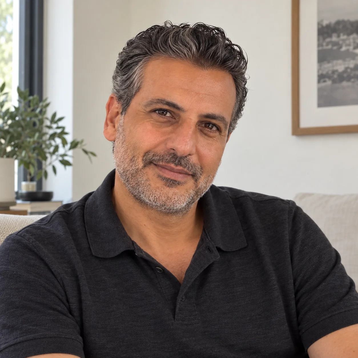 Mohssin Gunnouni, entrepreneur franco-marocain, portrait de face